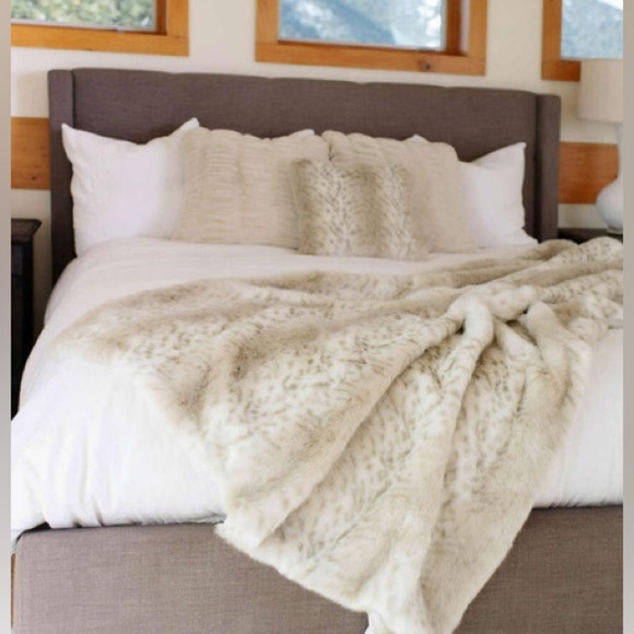NWOT Limited Edition Lynx Faux Fur Throw 60”x72” - Picture 3 of 11
